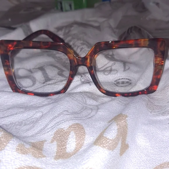 Glasses - Picture 5 of 6